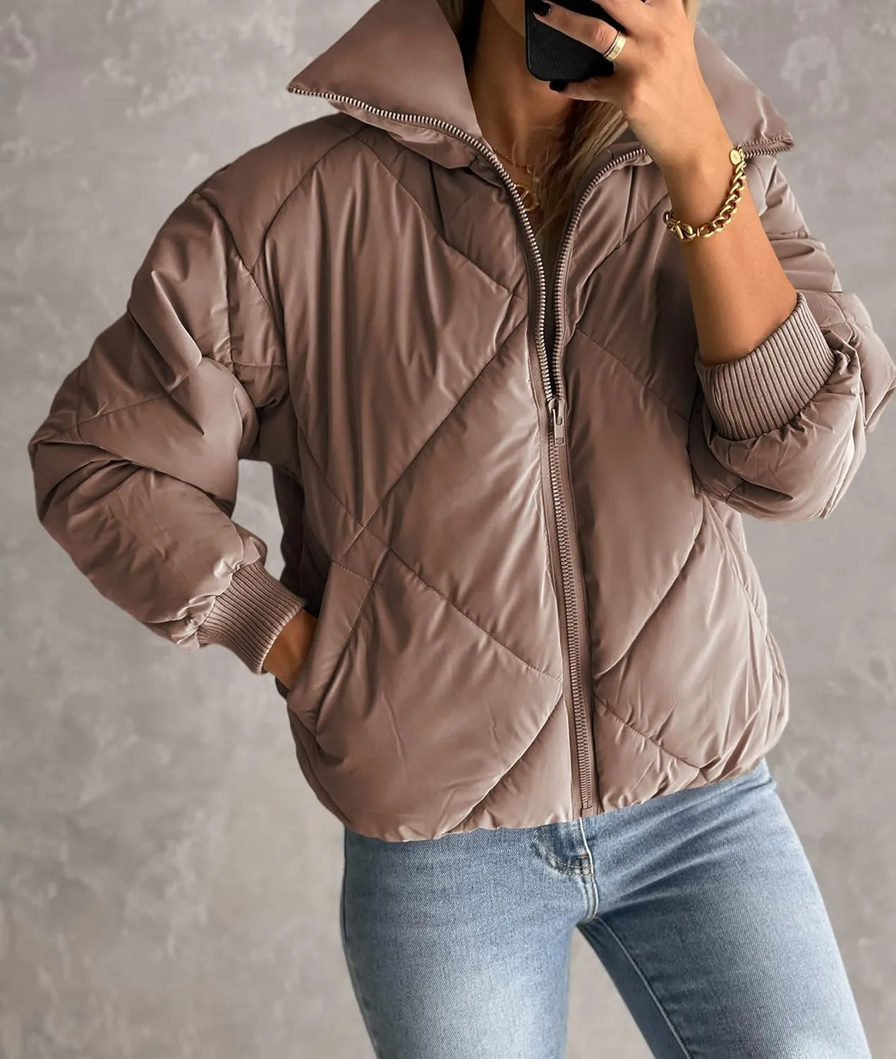 Newffr Women's Quilted Puffer Vest Sleeveless Lightweight Zip Up Jacket Winter Warm Coat Outerwear