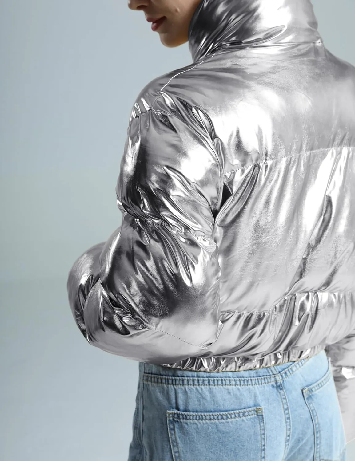 Wyeysyt Women's Metallic Y2K Cropped Puffer Jacket Quilted Shiny Winter Bubble Padded Puffy Jacket Stand Collar Zip Up Coat